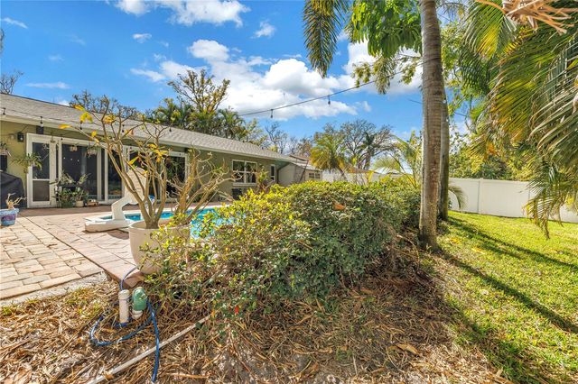 6821 N CIRCLE CREEK DR, Pinellas Park, FL 33781