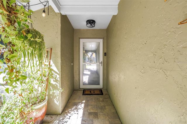 6821 N CIRCLE CREEK DR, Pinellas Park, FL 33781