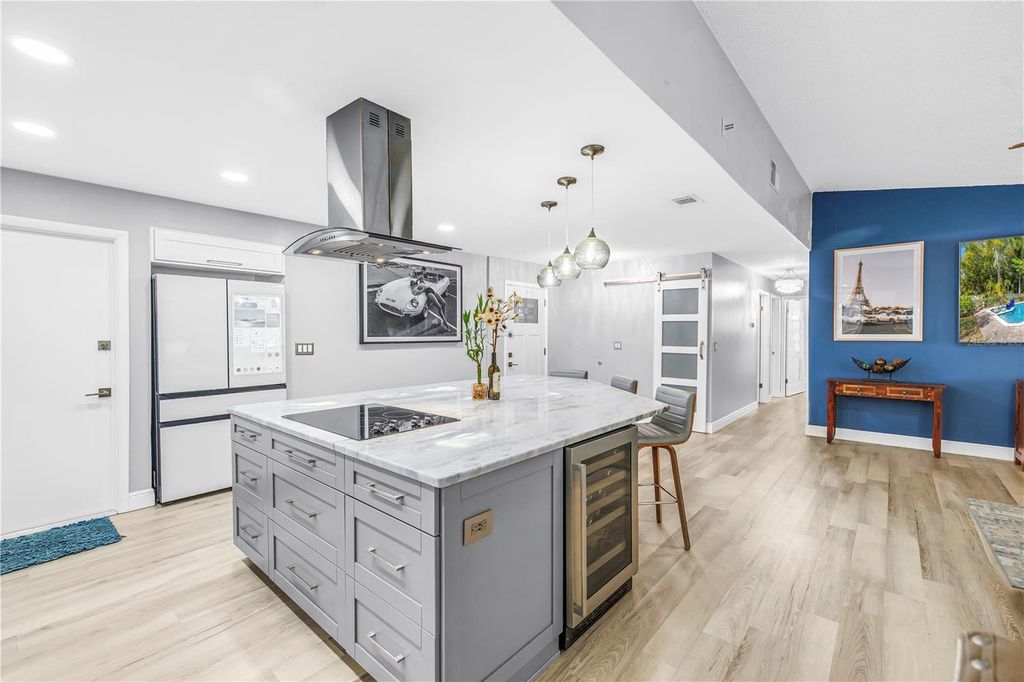 Image 12 of property listing at 6821 N CIRCLE CREEK DR, Pinellas Park, FL 33781