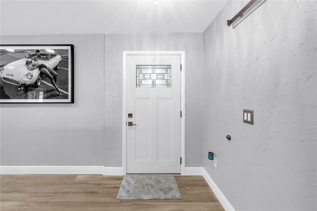 Image 13 of property listing at 6821 N CIRCLE CREEK DR, Pinellas Park, FL 33781