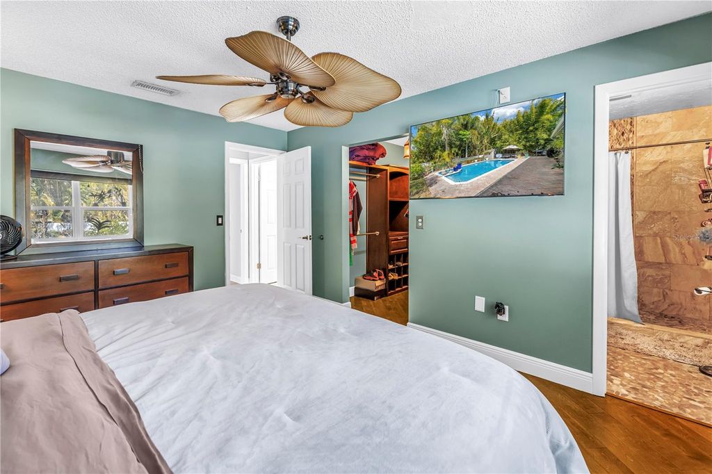 Image 21 of property listing at 6821 N CIRCLE CREEK DR, Pinellas Park, FL 33781