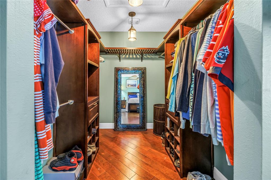 Image 22 of property listing at 6821 N CIRCLE CREEK DR, Pinellas Park, FL 33781