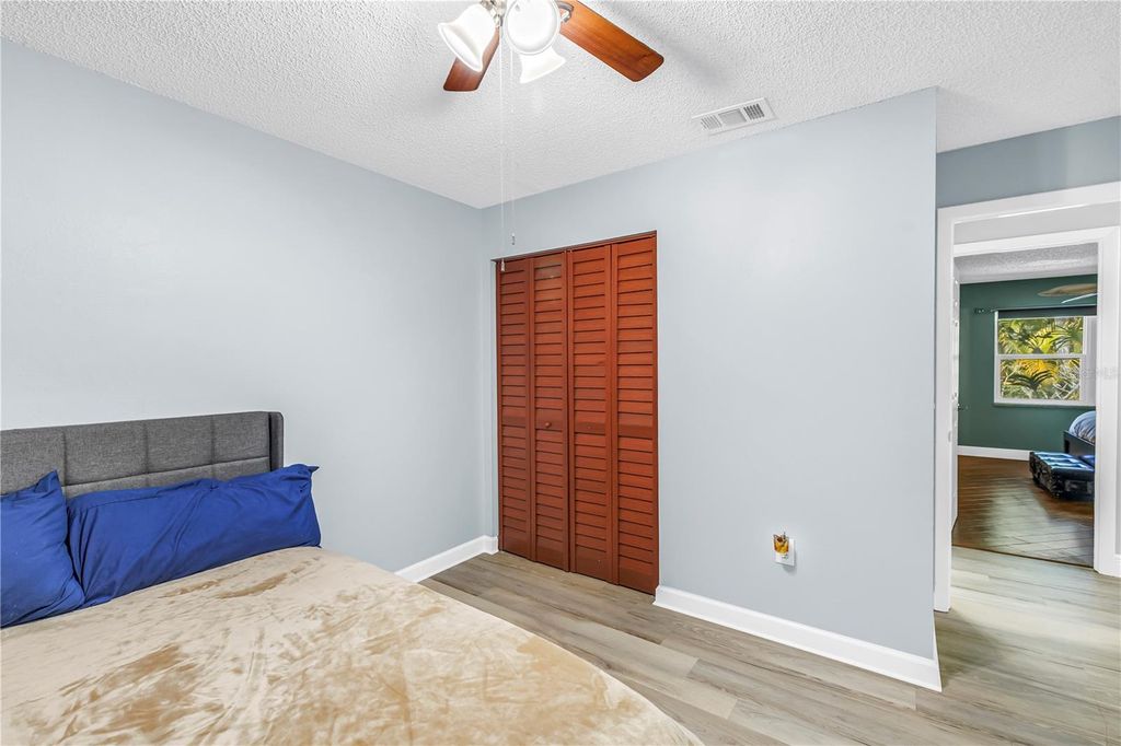 Image 28 of property listing at 6821 N CIRCLE CREEK DR, Pinellas Park, FL 33781