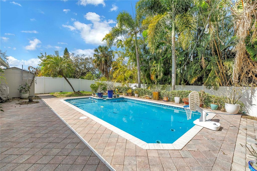 Image 29 of property listing at 6821 N CIRCLE CREEK DR, Pinellas Park, FL 33781