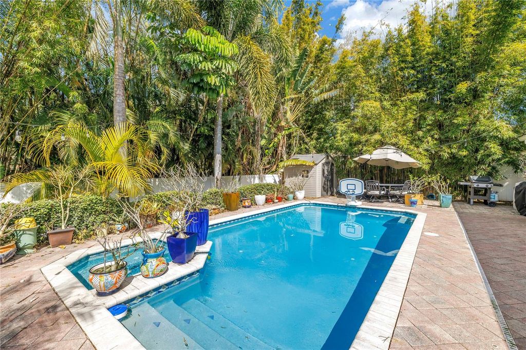 Image 30 of property listing at 6821 N CIRCLE CREEK DR, Pinellas Park, FL 33781