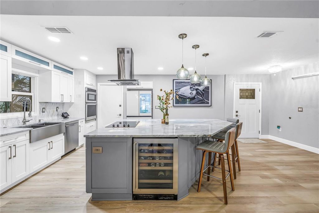 Image 4 of property listing at 6821 N CIRCLE CREEK DR, Pinellas Park, FL 33781