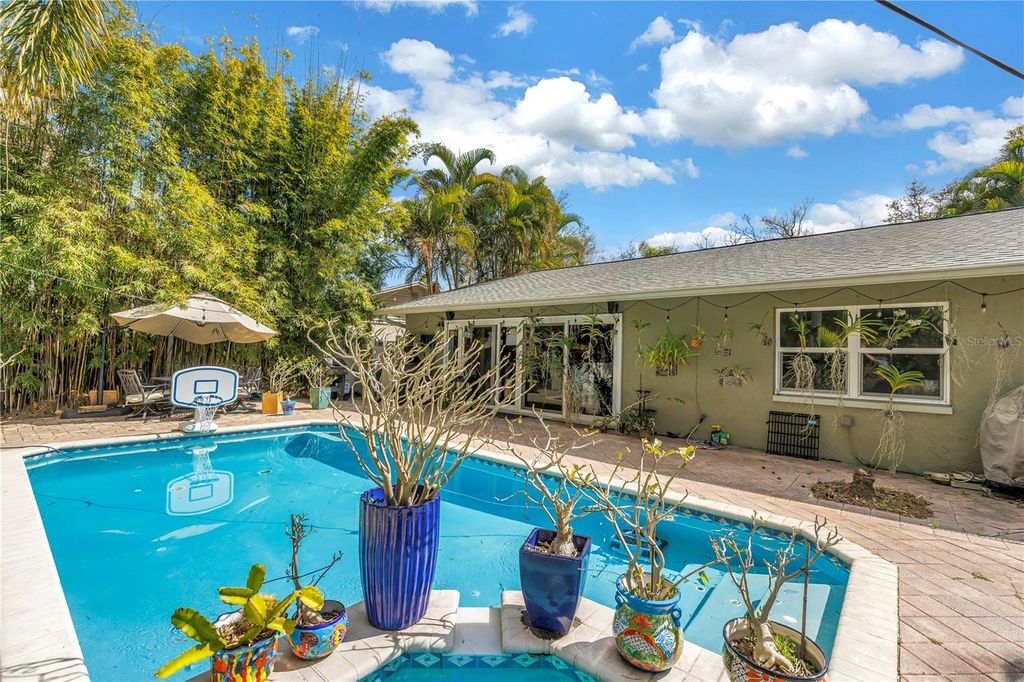 Image 31 of property listing at 6821 N CIRCLE CREEK DR, Pinellas Park, FL 33781