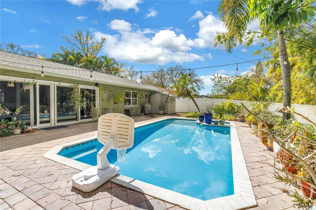 Image 32 of property listing at 6821 N CIRCLE CREEK DR, Pinellas Park, FL 33781