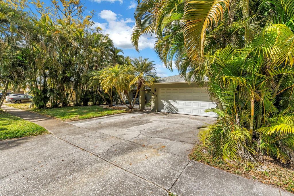 Image 43 of property listing at 6821 N CIRCLE CREEK DR, Pinellas Park, FL 33781