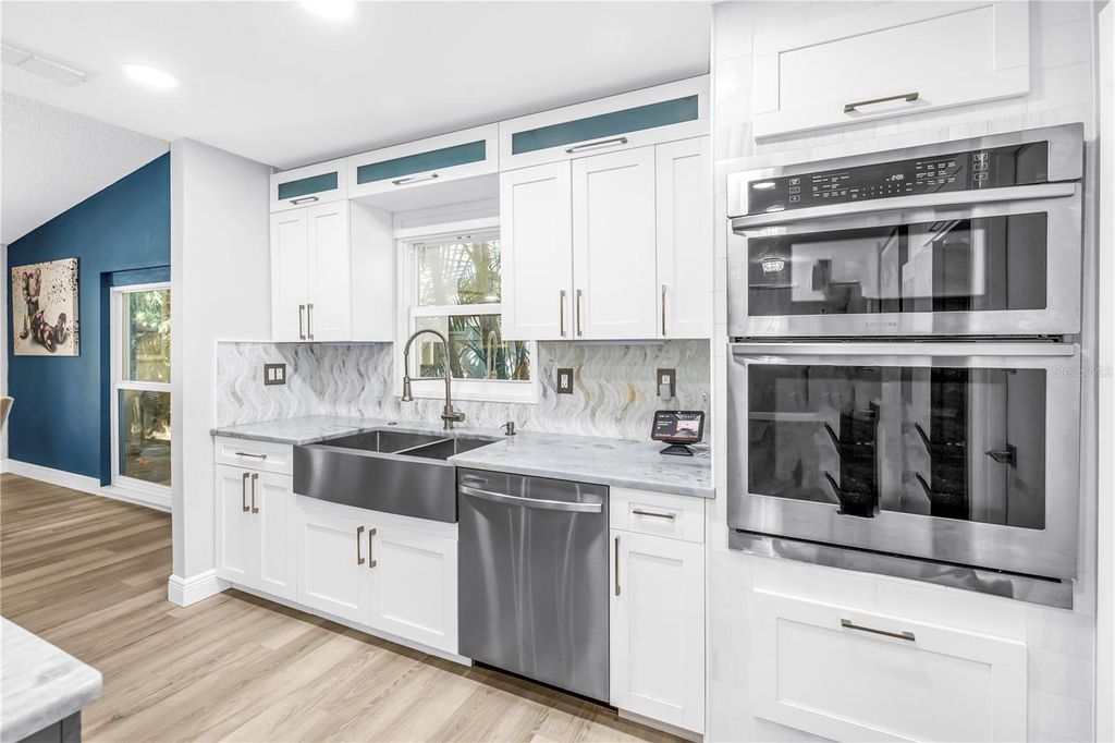 Image 8 of property listing at 6821 N CIRCLE CREEK DR, Pinellas Park, FL 33781