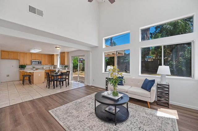 7828 Calzada Way, Elk Grove, CA 95758
