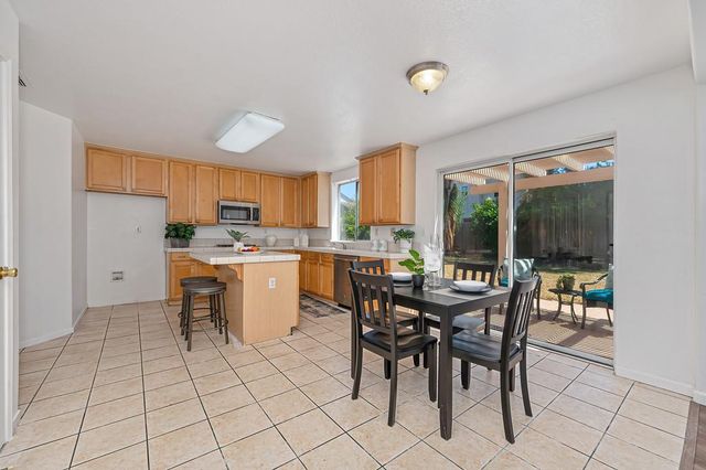 7828 Calzada Way, Elk Grove, CA 95758