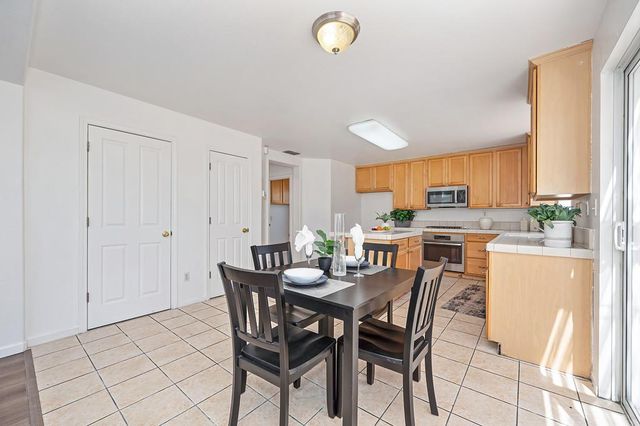 7828 Calzada Way, Elk Grove, CA 95758