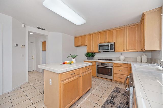 7828 Calzada Way, Elk Grove, CA 95758