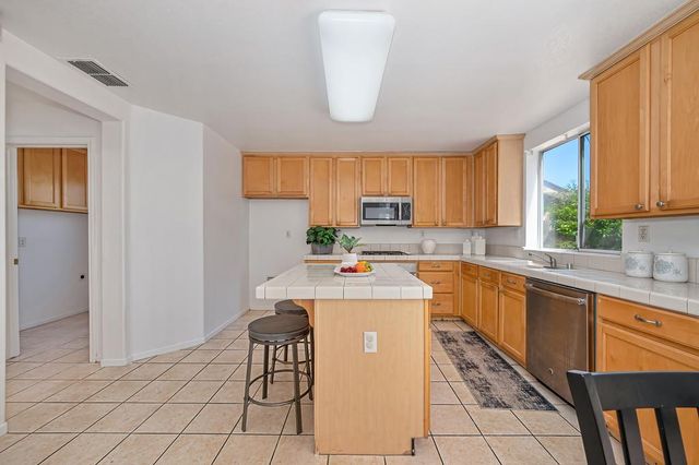 7828 Calzada Way, Elk Grove, CA 95758