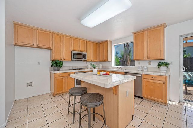 7828 Calzada Way, Elk Grove, CA 95758
