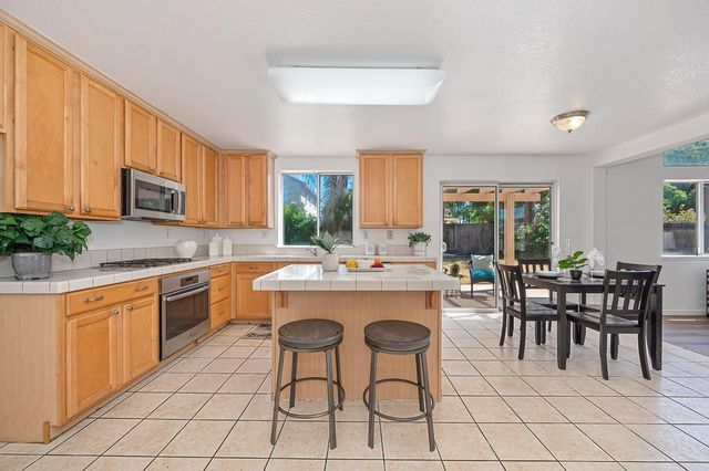 7828 Calzada Way, Elk Grove, CA 95758
