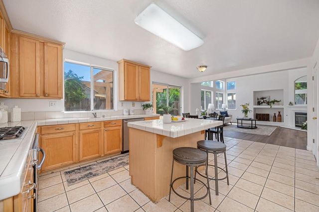 7828 Calzada Way, Elk Grove, CA 95758