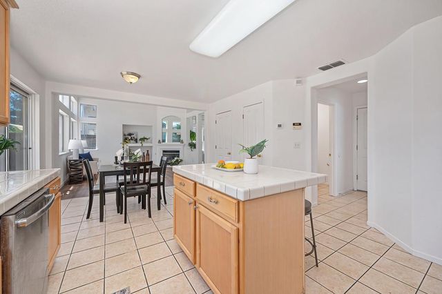 7828 Calzada Way, Elk Grove, CA 95758
