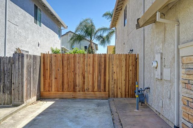 7828 Calzada Way, Elk Grove, CA 95758