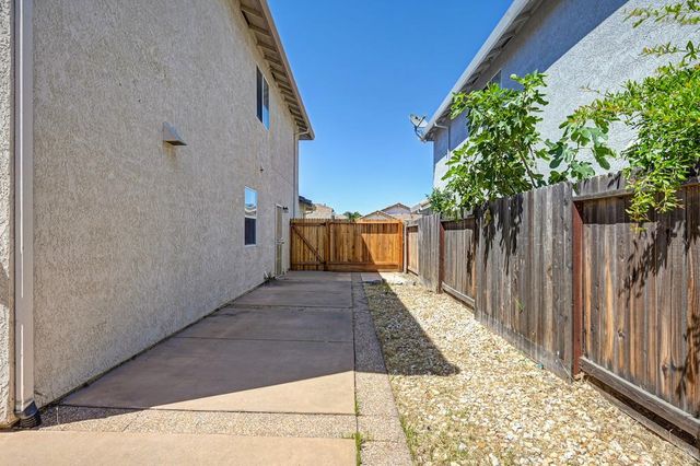 7828 Calzada Way, Elk Grove, CA 95758