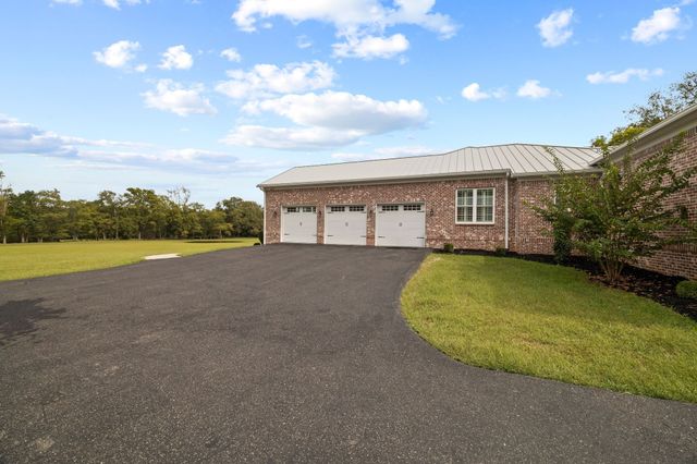 808 N Main St, Mount Pleasant, TN 38474