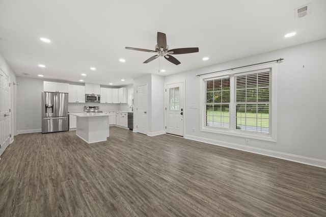 808 N Main St, Mount Pleasant, TN 38474