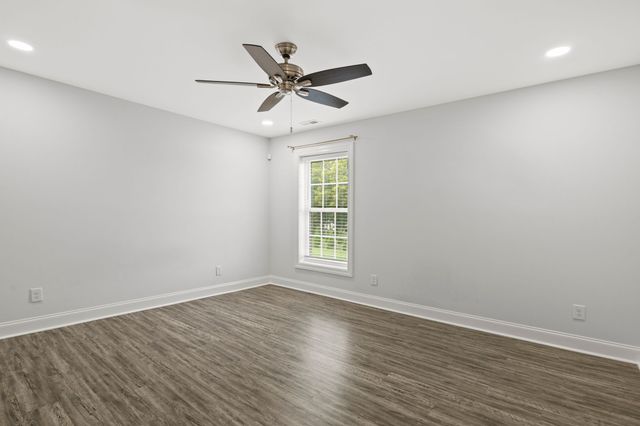 808 N Main St, Mount Pleasant, TN 38474