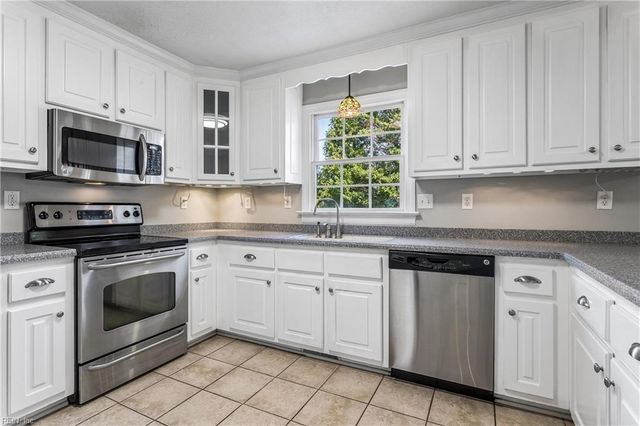 5670 Gentry DR, New Kent, VA 23124