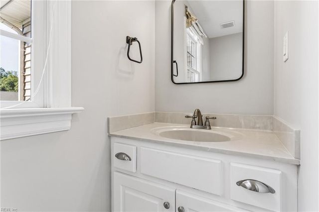 5670 Gentry DR, New Kent, VA 23124