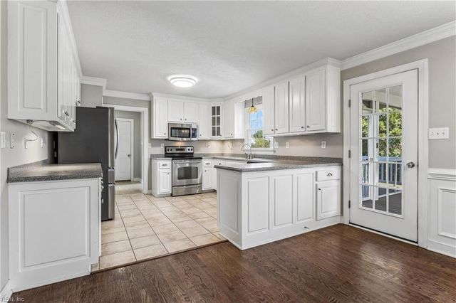 5670 Gentry DR, New Kent, VA 23124