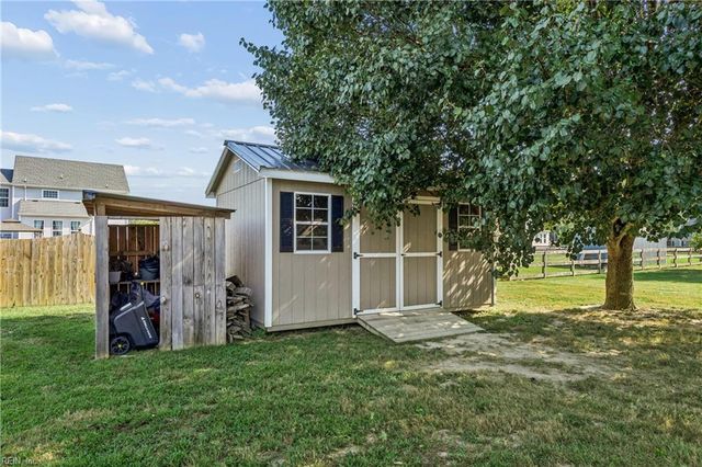 5670 Gentry DR, New Kent, VA 23124