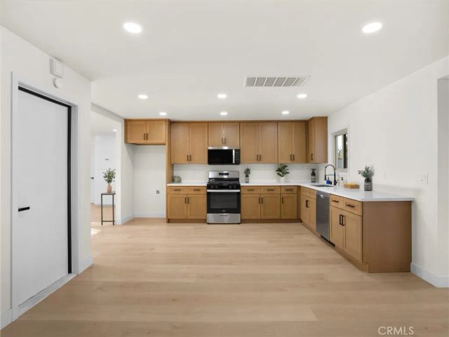 9643 Boxwood Ave, Fontana, CA 92335