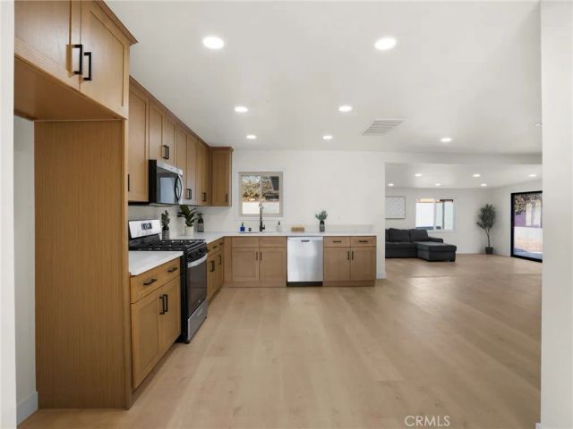 9643 Boxwood Ave, Fontana, CA 92335