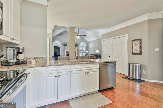 125 GLADYS LN, Fayetteville, GA 30215