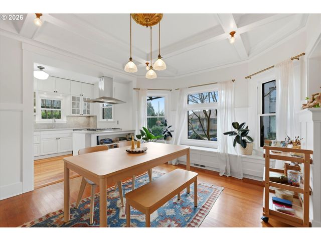 7060 Se 13TH Ave, Portland, OR 97202