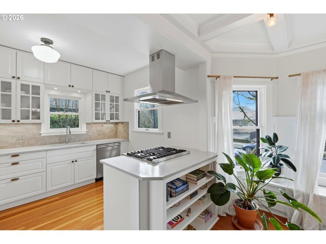 7060 Se 13TH Ave, Portland, OR 97202