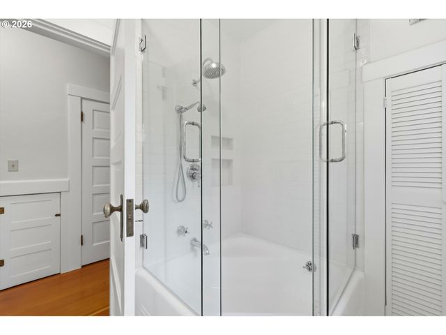 7060 Se 13TH Ave, Portland, OR 97202