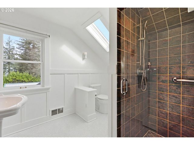 7060 Se 13TH Ave, Portland, OR 97202