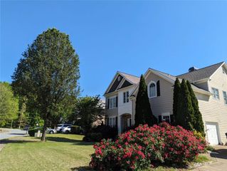 1919 BARRETT KNOLL NW Circle, Kennesaw, GA 30152