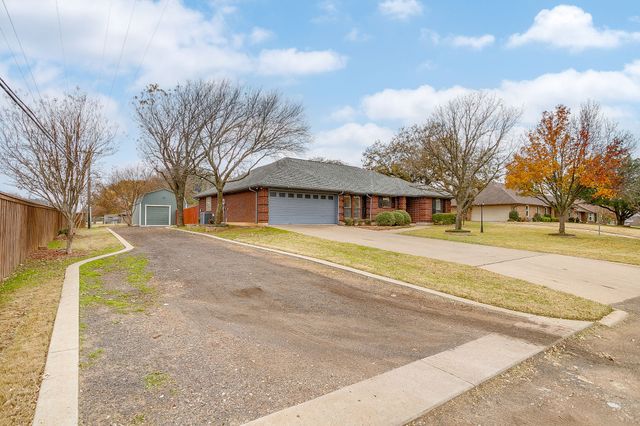 908 Country Club Drive, Joshua, TX 76058