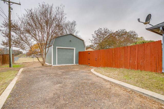 908 Country Club Drive, Joshua, TX 76058