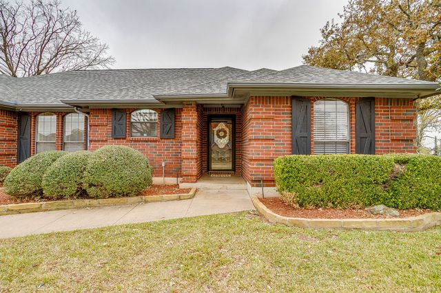 908 Country Club Drive, Joshua, TX 76058