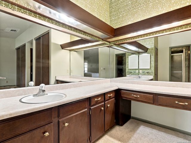8239 ZODIAC DR, Universal City, TX 78148