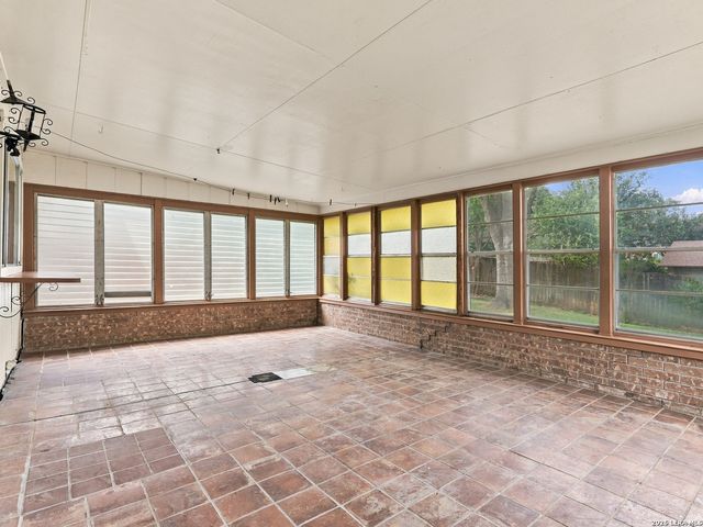 8239 ZODIAC DR, Universal City, TX 78148