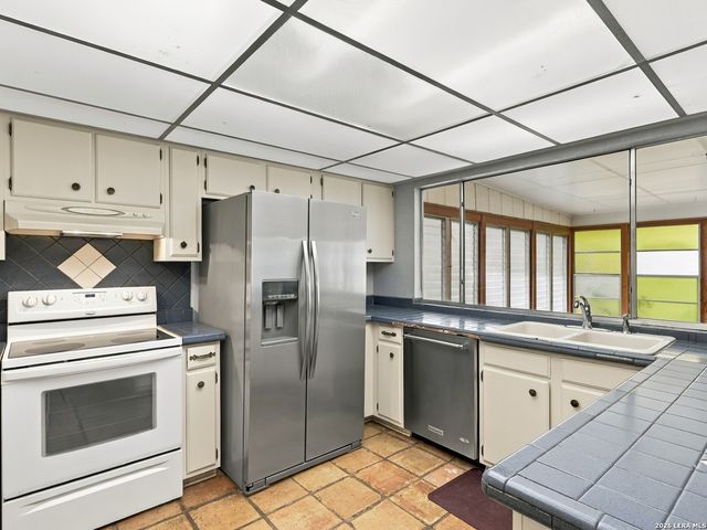 8239 ZODIAC DR, Universal City, TX 78148