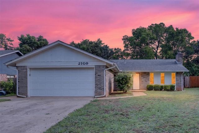 2109 Oakvista Circle, Norman, OK 73071