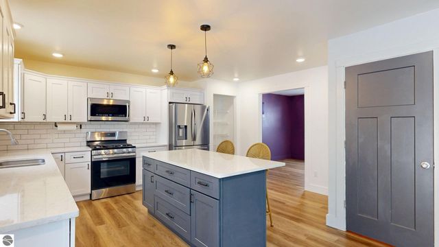 2578 White Pine, Mt Pleasant, MI 48858