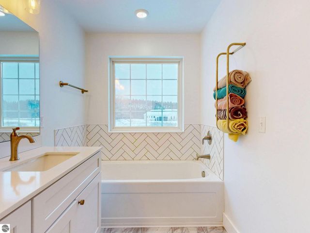 2578 White Pine, Mt Pleasant, MI 48858