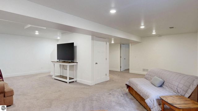 2578 White Pine, Mt Pleasant, MI 48858